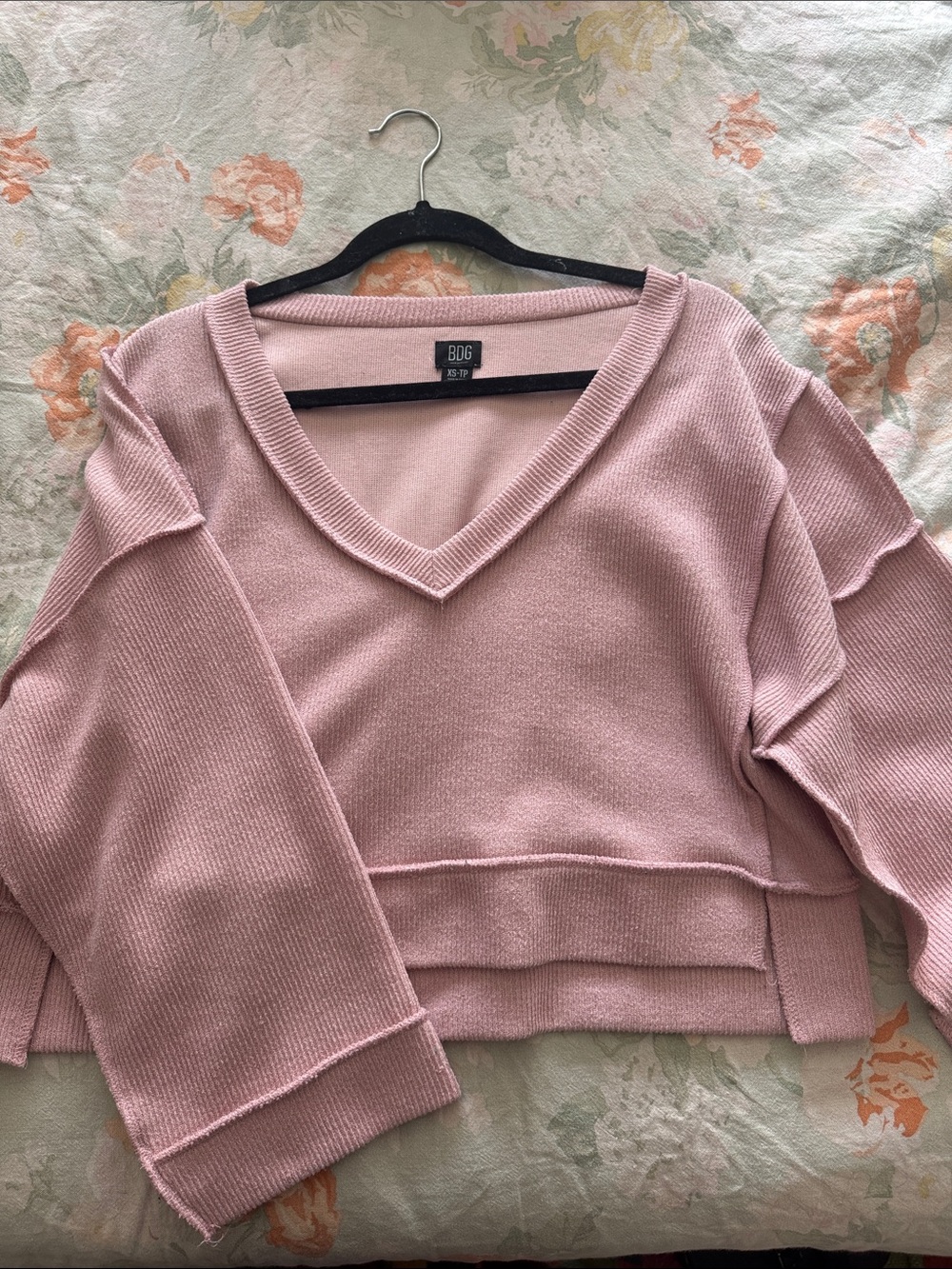 BDG Women's Dusty Rose V-Neck Cropped Knit Sweater